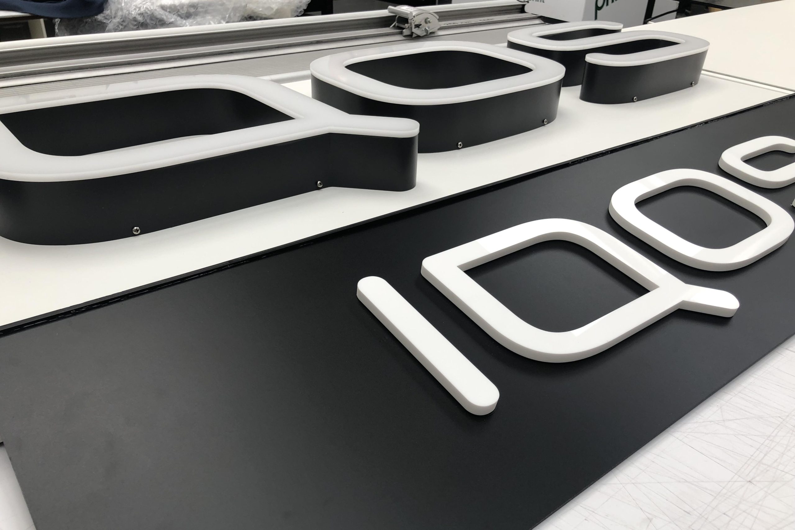 IQOS Built up letters